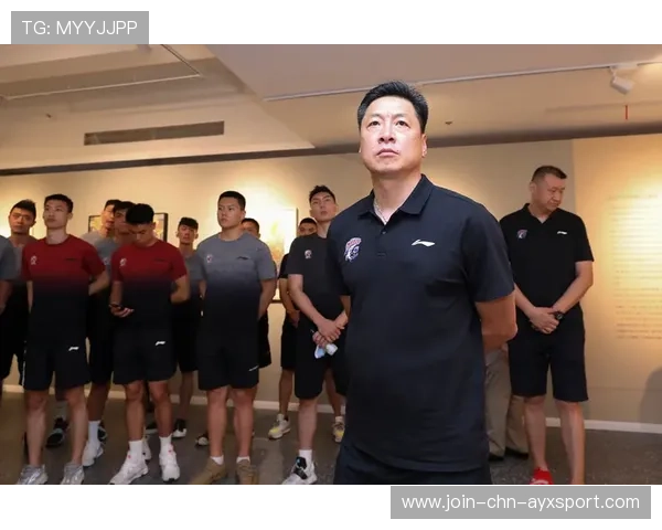 【赛场新星崩溃瞬间】UFC新秀手抖到拿不稳手套的背后故事