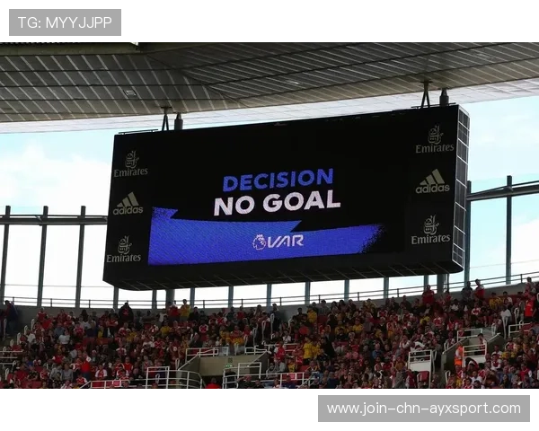 英超裁判承认误判：VAR 没看清？